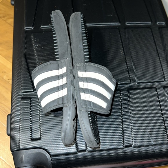 Slides for all occasions, in perfect condition. Massage balls on bottoms. - Picture 3 of 6